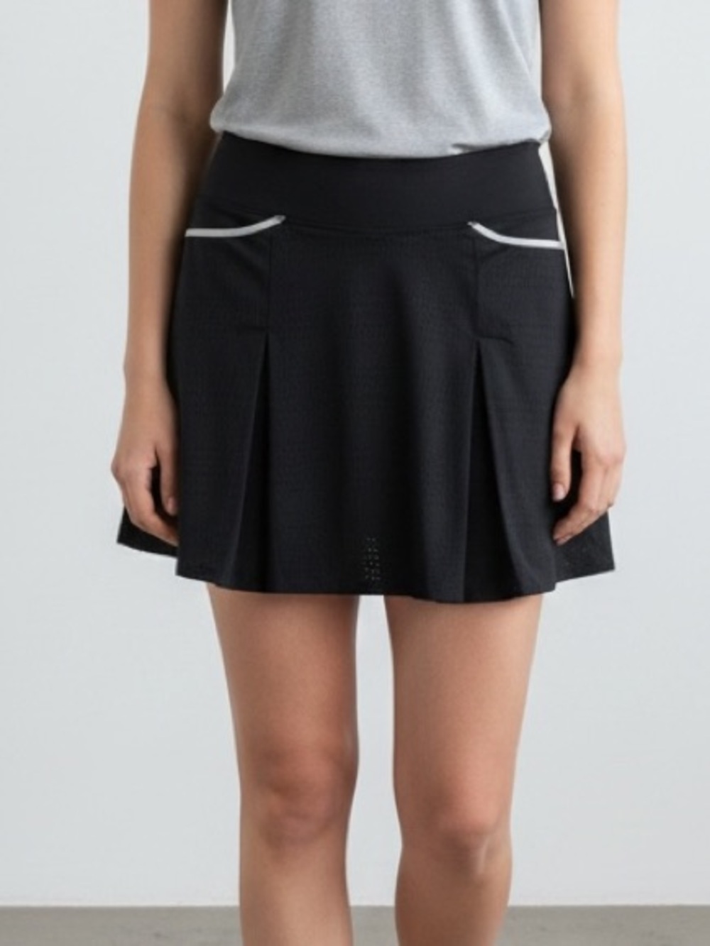 Chase 54 Black Mesh Skort with Pockets Attached Shorts Size Medium